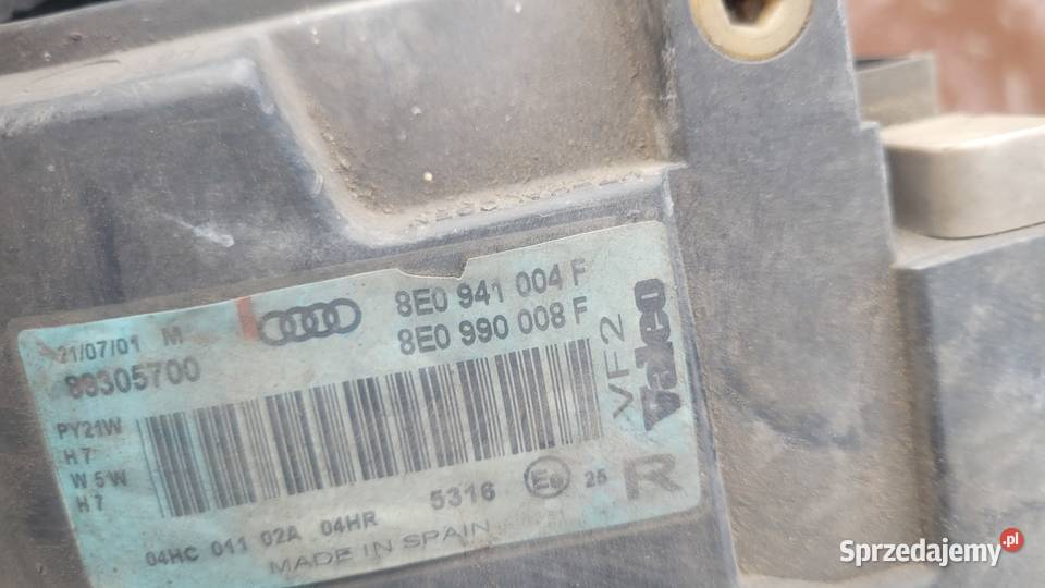 REFLEKTOR LAMPA PRAWA PRAWY PRZÓD AUDI A4 B6 osobowe