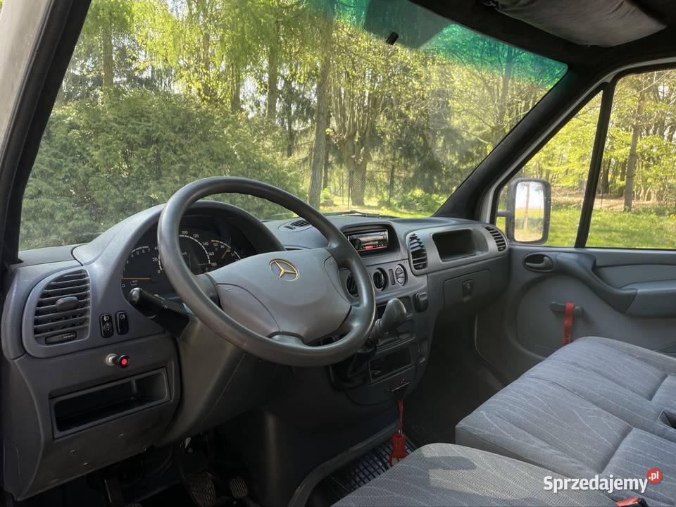 Mercedes Sprinter 311 cdi 22 109 laweta skrzynia welurowa tapicerka Strzyżewice