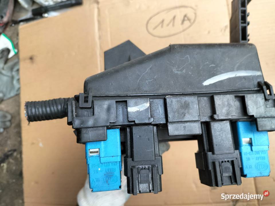 NISSAN PRIMERA SKRZYNKA BEZPIECZNIKÓW