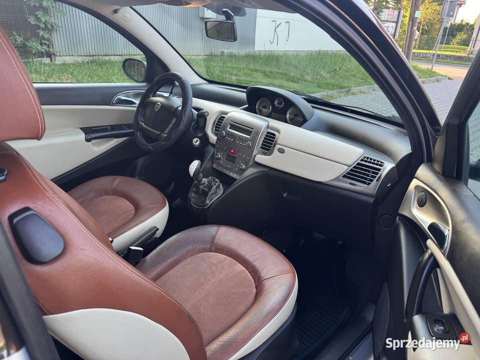 Fiat 500Lancia Ypsilon14 16vPlatinum Climatronik