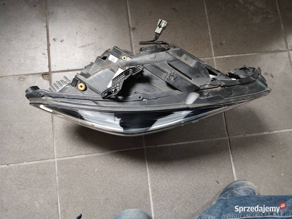 Reflektor prawy Infiniti q30 90070682