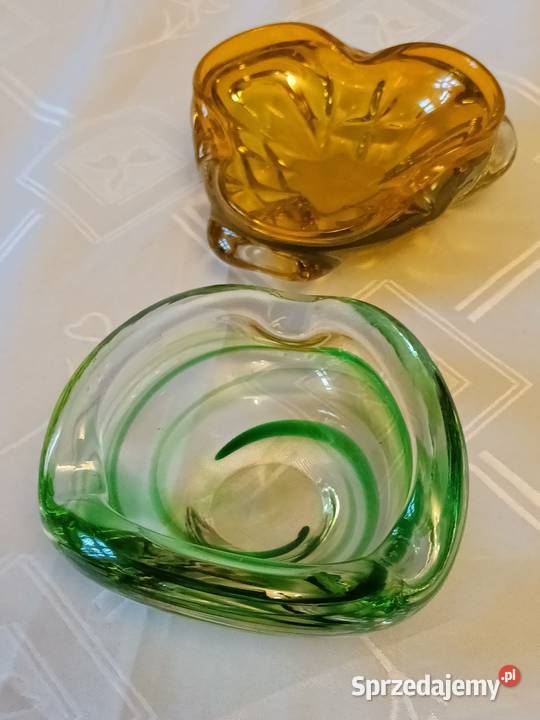 Komplet ładnych popielniczek sprzedam