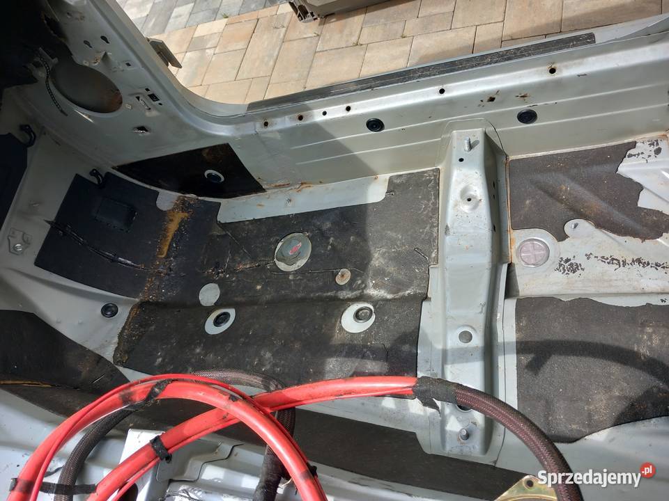 BMW e36 Sedan podłoga progi Brzozów