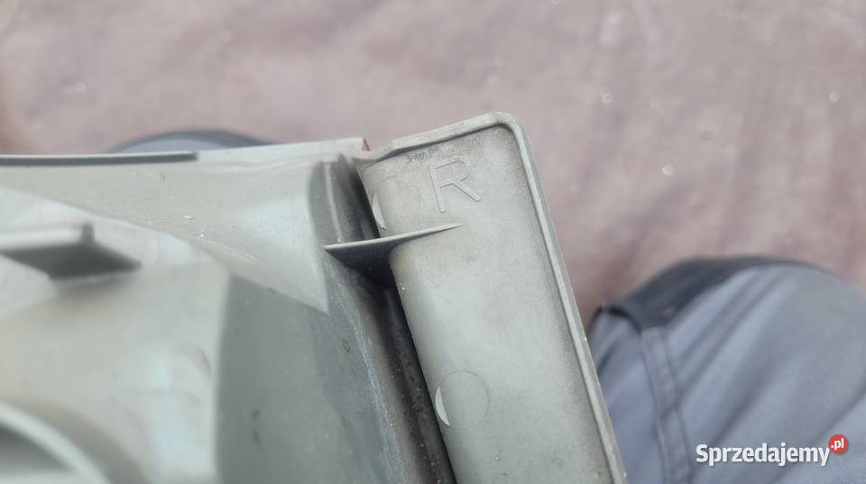 LAMPA PRAWA PRAWY TYŁ TOYOTA COROLLA E15 1017 osobowe Lampy tylne Ruda Śląska sprzedam