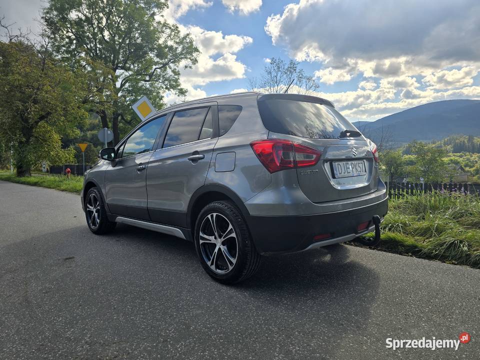 SCROSS Hatchback
