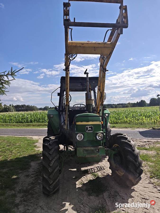 John Deere 2130 4x4 z ładowaczem