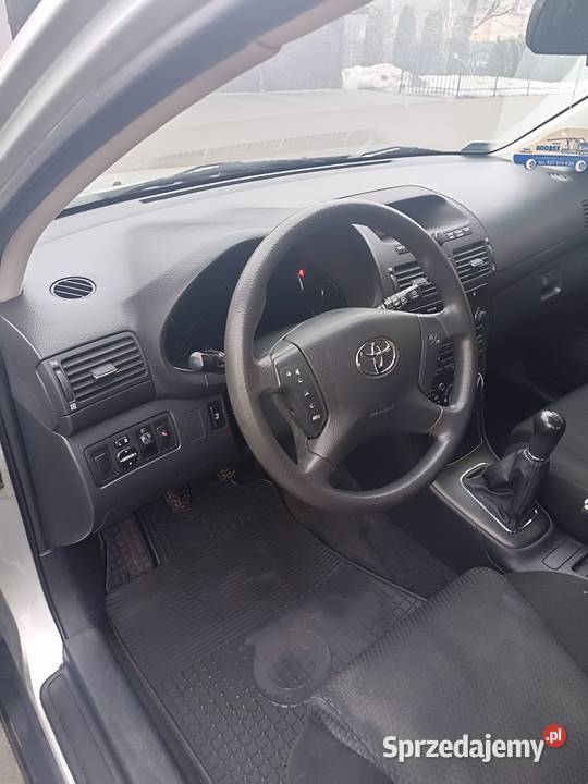 Toyota Avensis 18 benzyna hatchback 226000km Koniecpol sprzedam