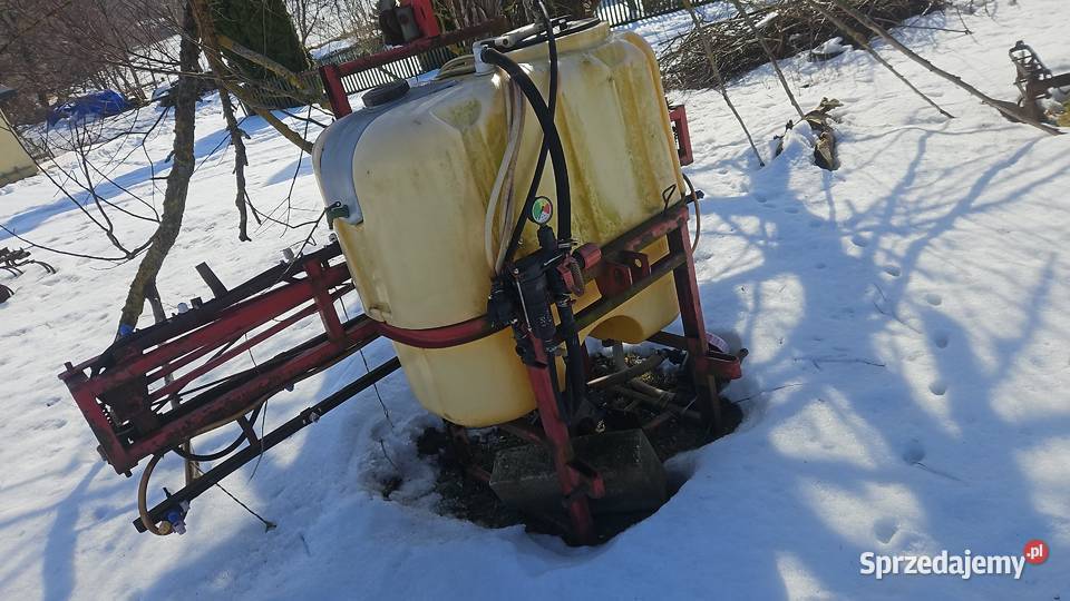 Opryskiwacz zawieszony 600L uszkodzony Zawieszane