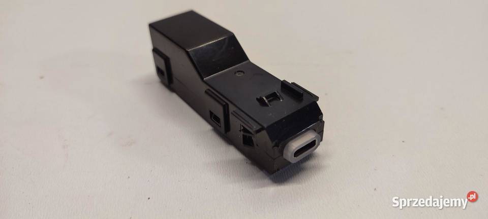 MAZDA 2 TOYOTA YARIS IV GNIAZDO PORT USB Rozdzielacze gniazda zapalniczki