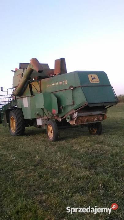 Kombajn zbożowy John Deere 730
