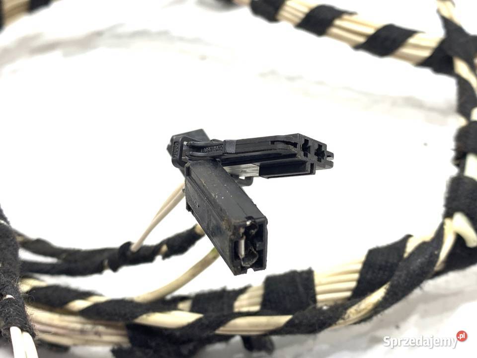 WIĄZKA KLAPY BAGAŻNIKA TYŁ VW TIGUAN 5N0971147A osobowe