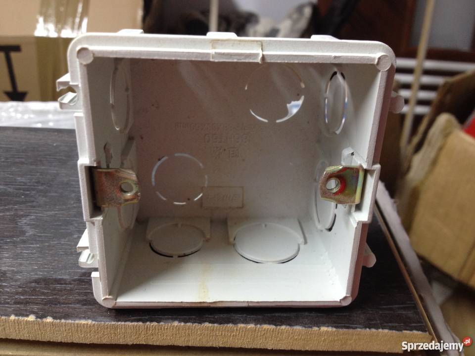 Puszki podtynkowe KWADRATOWE Reda sprzedam