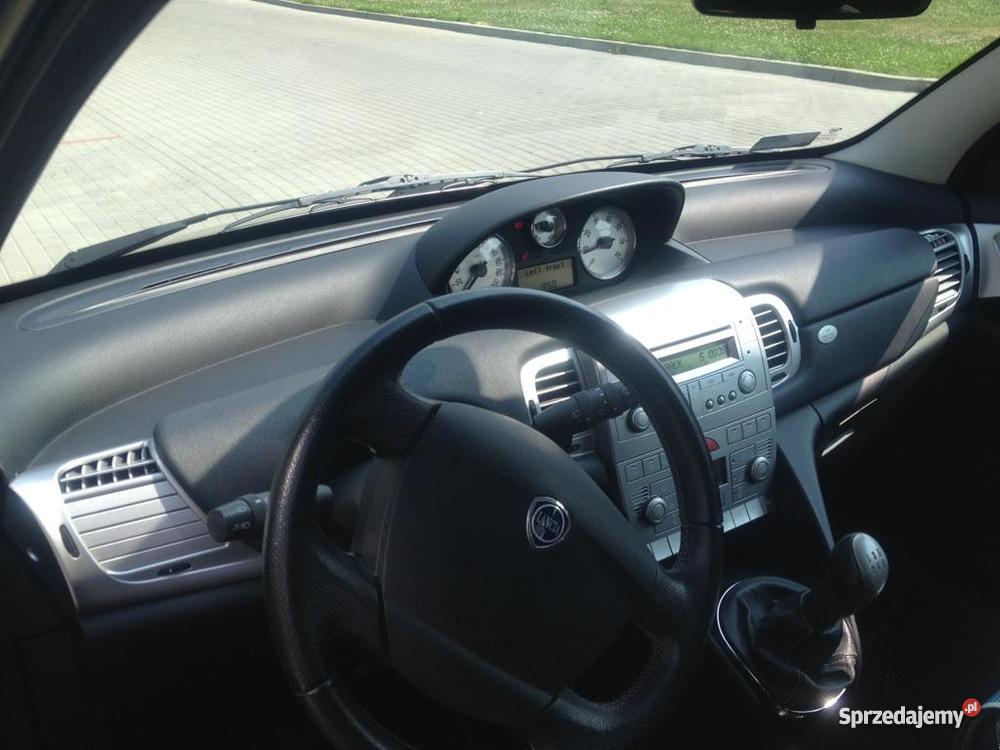 Lancia Y MOMO DESIGN