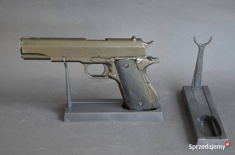 Stojak do ekspozycji repliki broni krótkiej Środa Wielkopolska