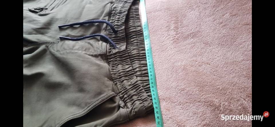 Spodnie męskie Cropp Joggery Slim zielone khaki Nysa