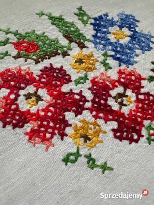 obrus ręcznie haftowany z koronkami rękodzieło Obrusy Zabrze