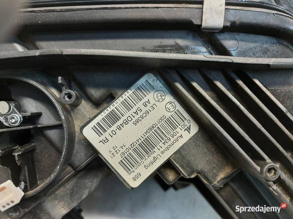 BMW G21 G20 Kombi 330e lampa prawa przód