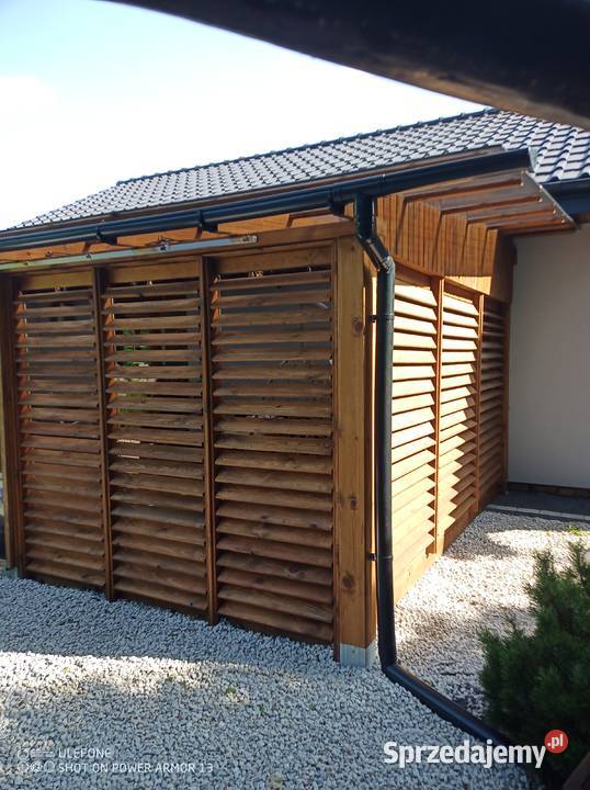 Zadaszenie z ruchomymi drewnianymi żaluzjami Książki