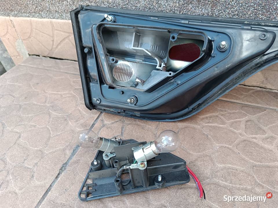 Mitsubishi Galant 7 vii Lampa tył tylna blenda środek Lampy tylne Częstochowa