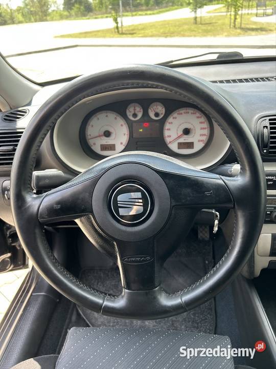 Leon 2005 r 16 LPG dobrze wyposażony sprawna Kielce