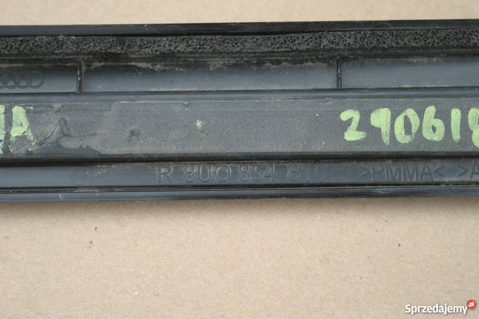 AUDI Q3 NAKŁADKA LISTWA PIONOWA PRAWA BAGAŻNIKA Karoseria Bieleń