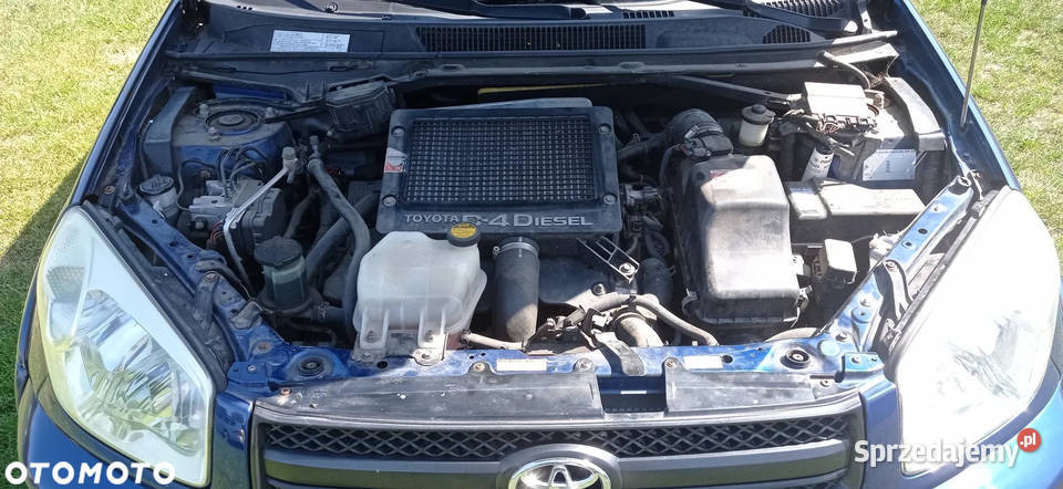 Toyota RAV4 niebieski metalik stan Malinowo