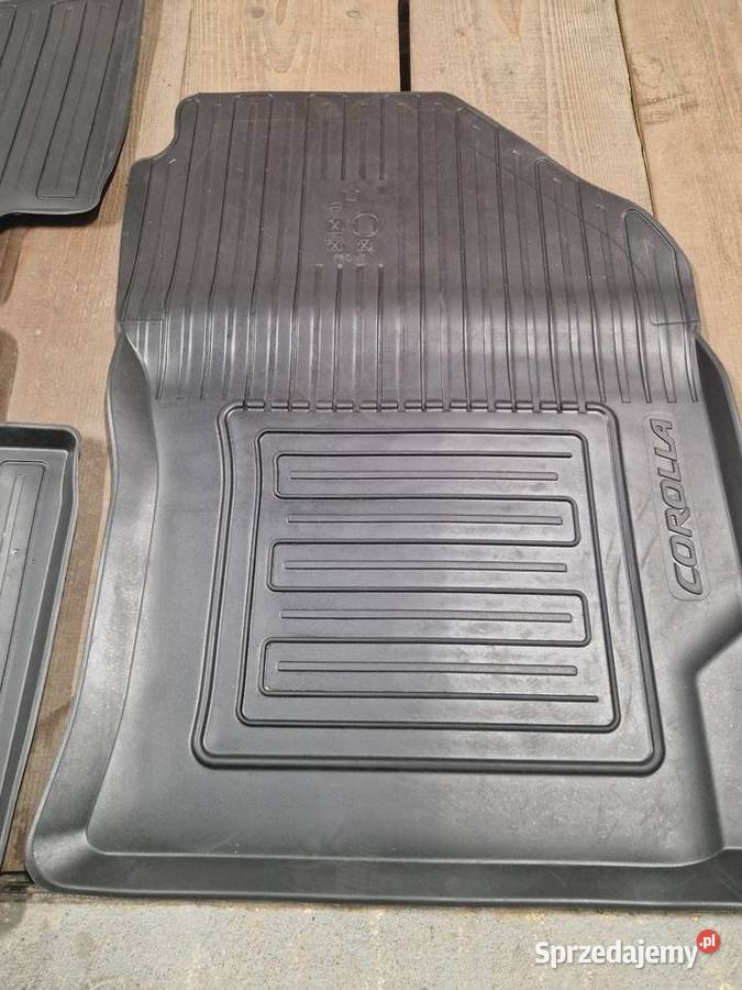 Dywaniki gumowe toyota corolla