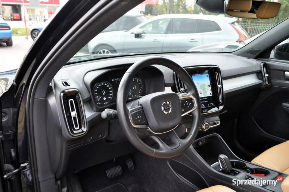Volvo XC 40 VOLVO XC40 T3 163 Automat Momentum Warszawa