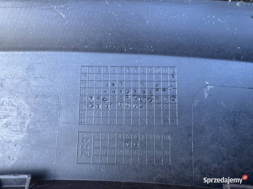 Listwa błotnika tył tylna prawa rh MercedesBenz osobowe Listwy i nakładki Sieraków