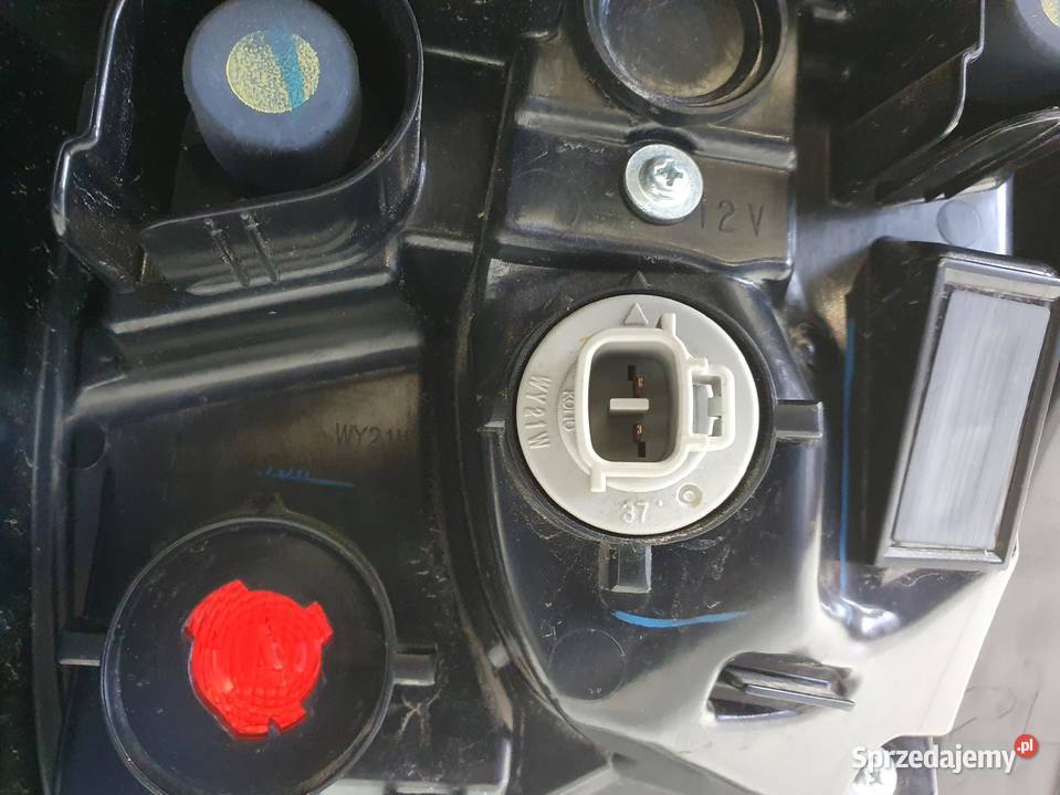LAMPA Prawy Toyota Yaris IV PRAWA TYLNA tył Lampy tylne Rudka
