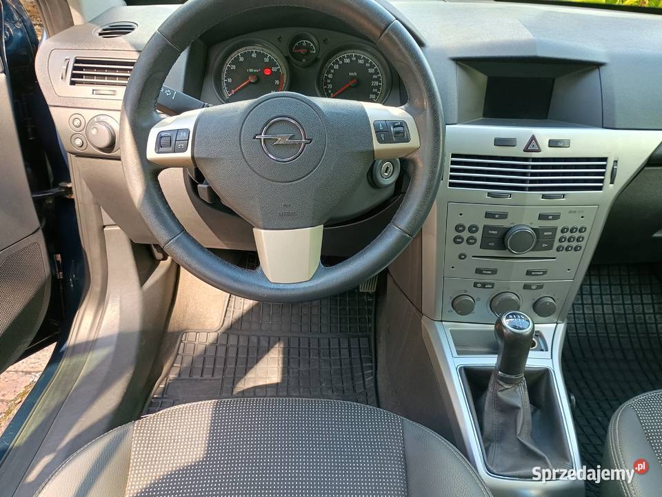 ŁADNA ASTRA z roku 2012 benzyna manualna Motoryzacja Ruda Śląska
