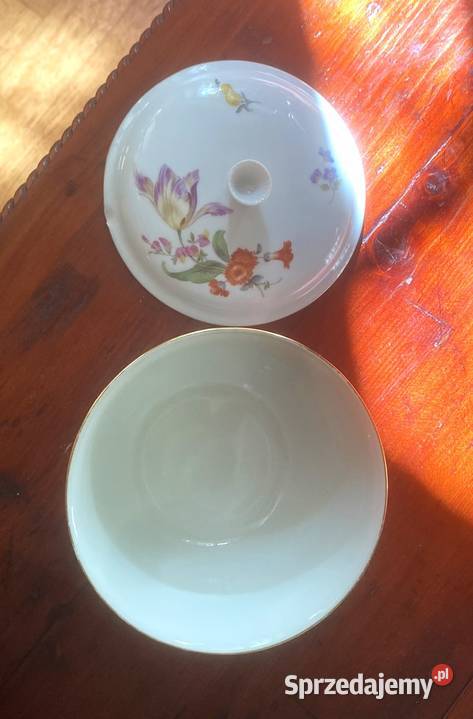 Bomboniera porcelanowa z ręczną florystyczną sprzedam