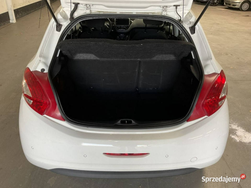 Peugeot 208 Benzyna tempomat nawigacja isofix biały