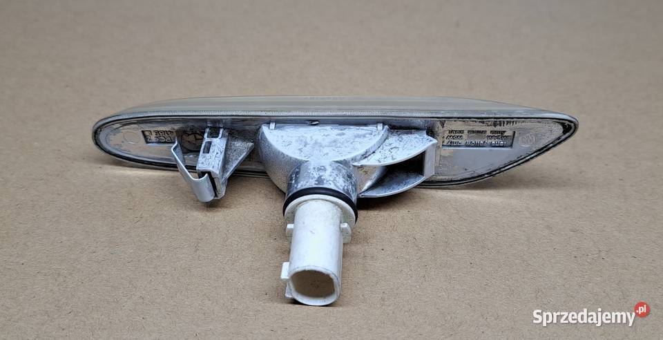 MIGACZ KIERUNKOWSKAZ W BŁOTNIK LEWY BMW E60 E61 Mielęcin