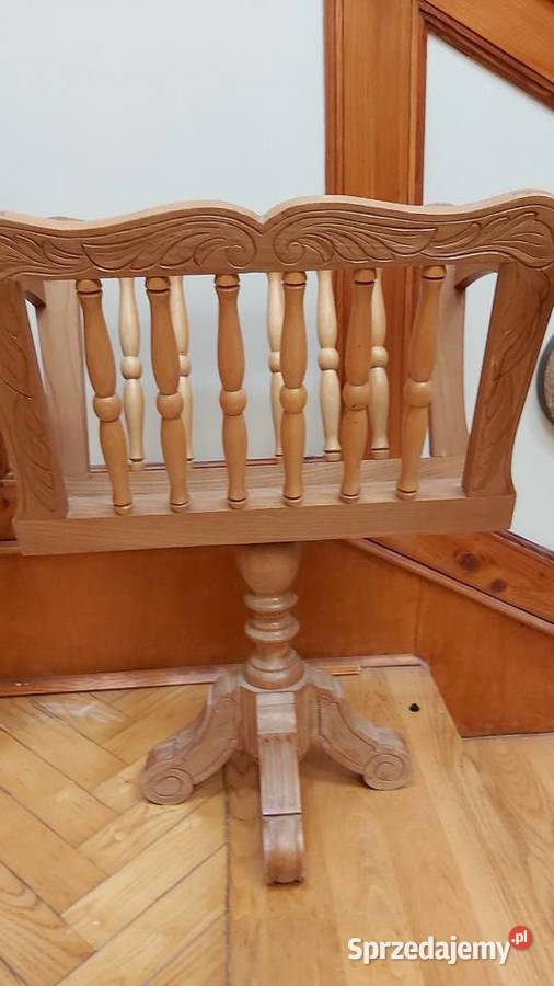 Piękny dębowy gazetnik masywny na nóżce Zgierz