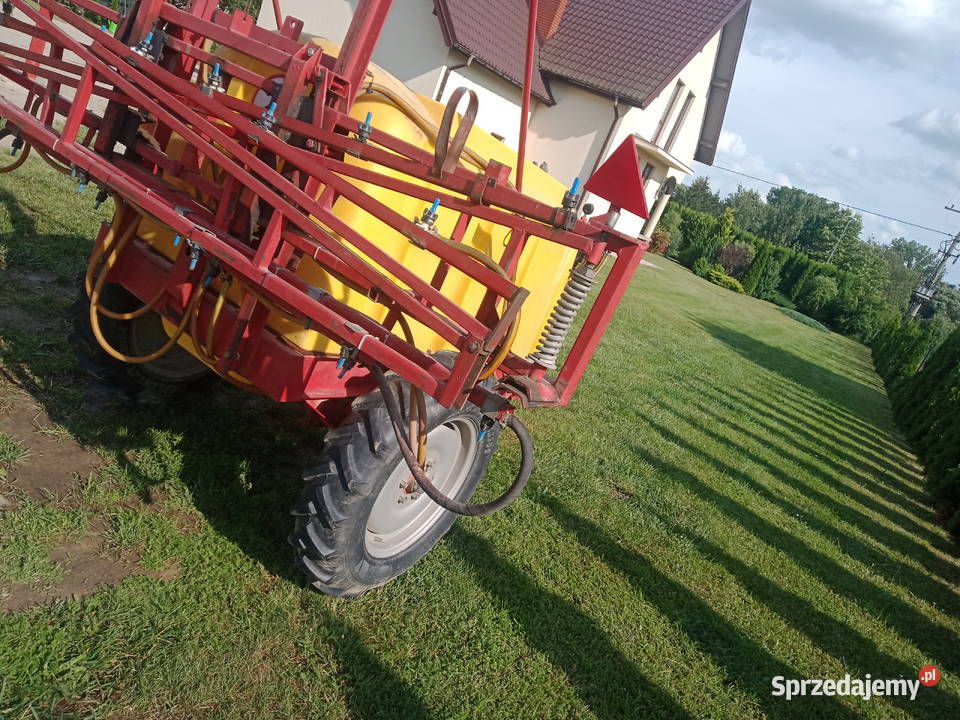 Opryskiwacz ciągany 1200l 12m
