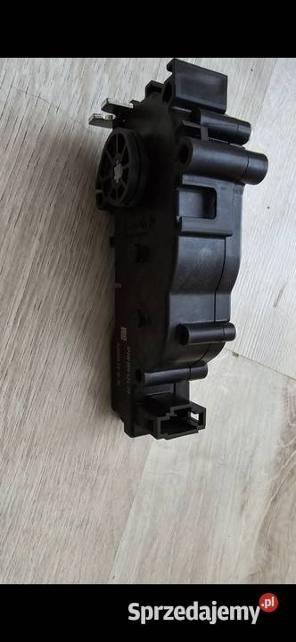 Dociąg elektryczny zamka klapy tylnej Tesla Krosno