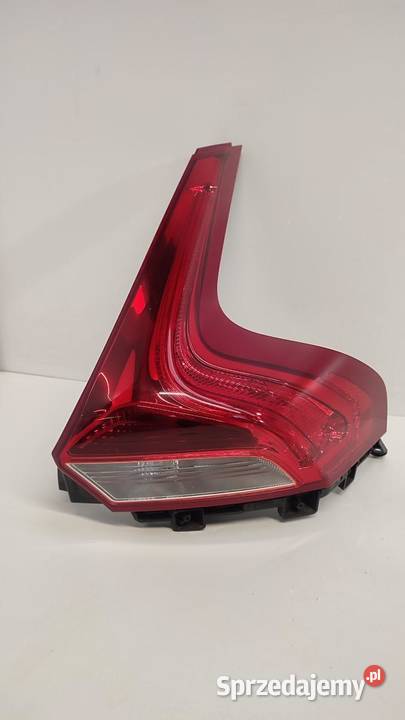 VOLVO V40 LAMPA PRAWY TYŁ 31395479 osobowe Lampy przednie sprzedam
