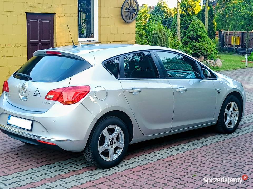 Opel Astra J 14T 140 BENZYNA 2013r Łuków