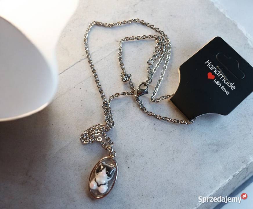 Srebrny łańcuszek z kotkiem