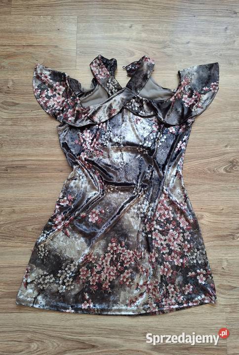 Piękna welurowa sukienka hiszpanka z odkrytymi Kraków