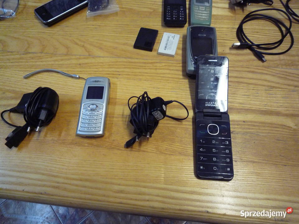 stare telefony komórkowe ładowarki słuchwki Chmiel