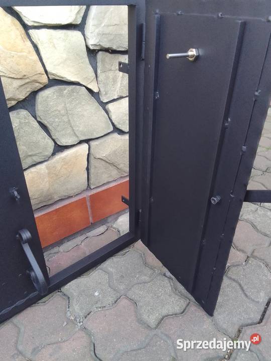 Drzwiczki do wędzarni ogrodowej Góra