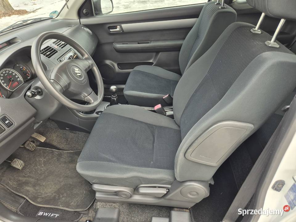 SUZUKI SWIFT 13 Benzyna 2009 sprowadzone z welurowa tapicerka