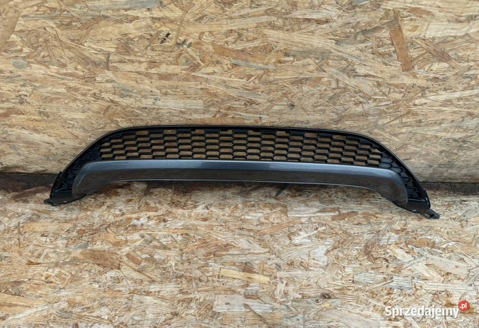 Środkowa kratka dolna zderzaka przód spoiler