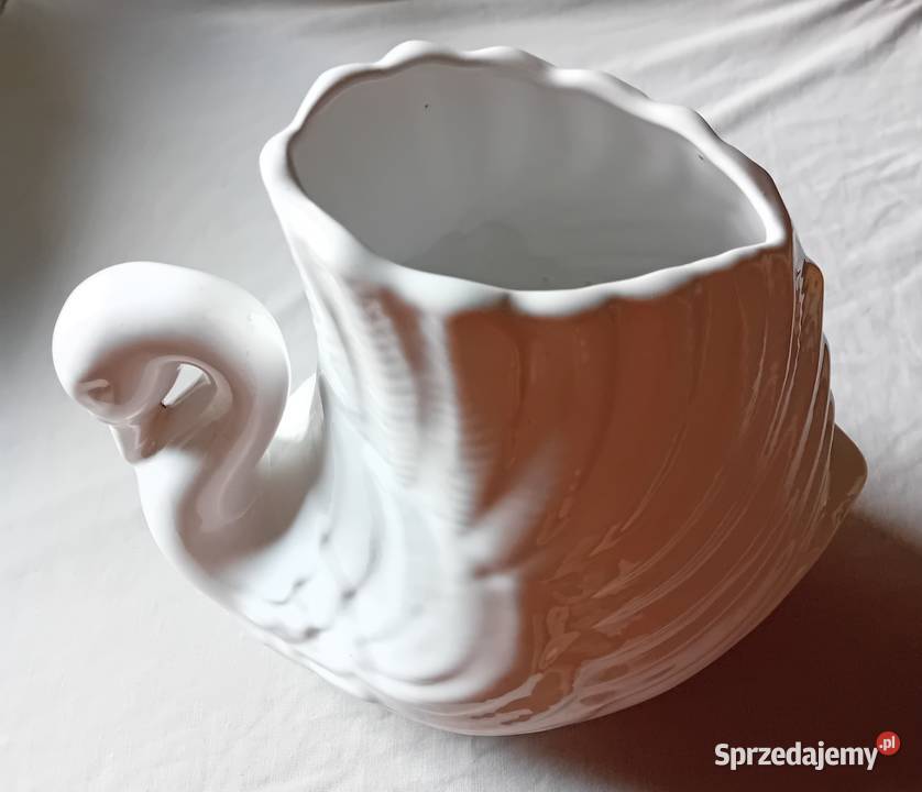 Ceramiczny wazon w kształcie łabędzia