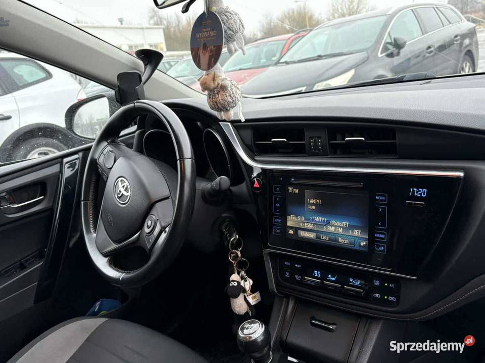 Toyota Auris Auris 16 D4D poLift 150 112 2015 Szczecin sprzedam