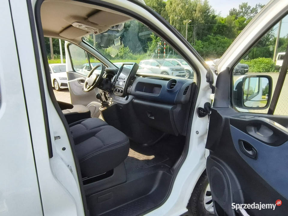 Opel Vivaro 16 cdti 145 ambulans karetka nosze Kęty