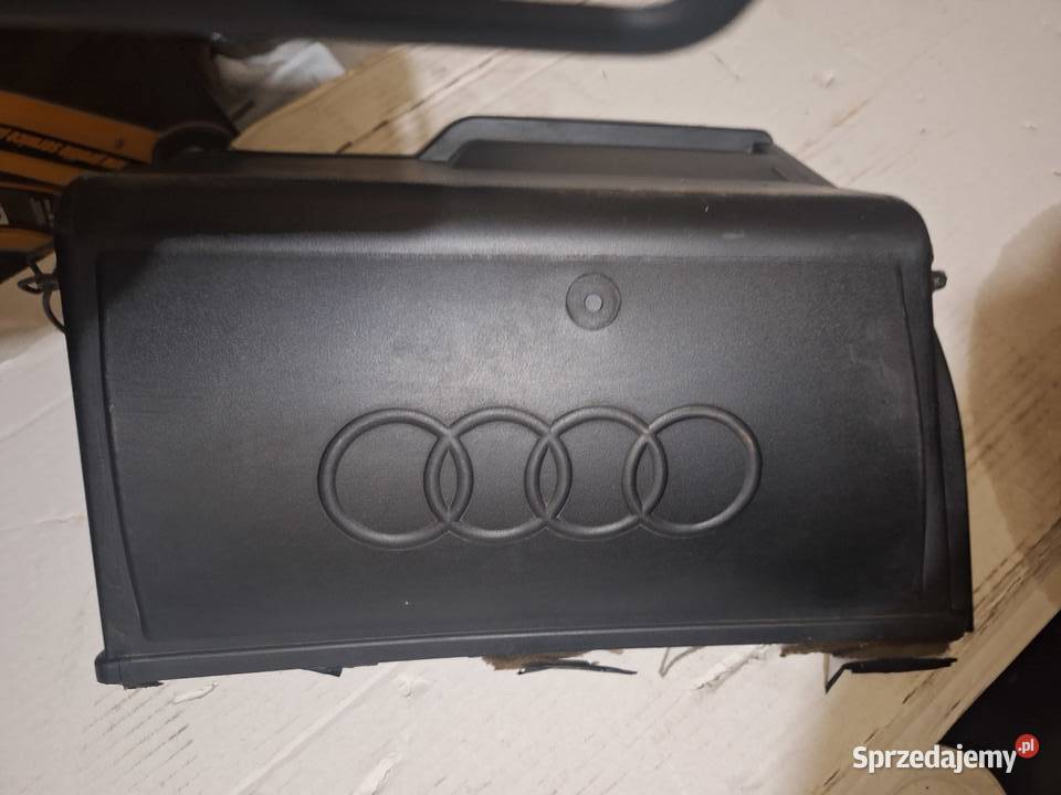 Osłona akumulatora z podstawką Audi 80 B4 Obudowy akumulatorów Sosnowiec