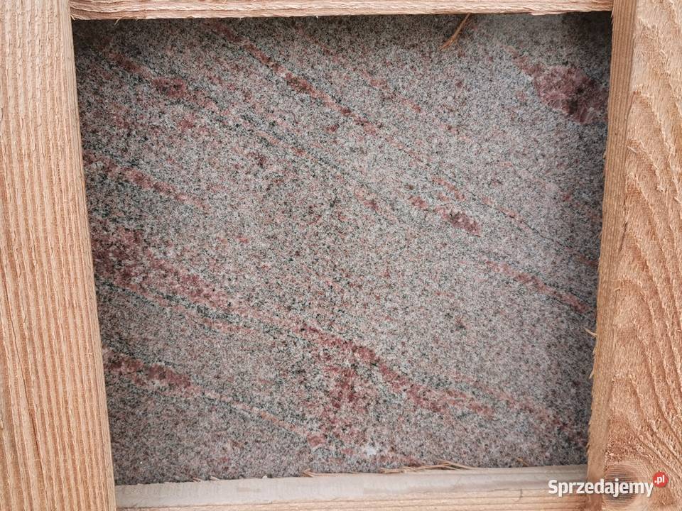 Płytki granitowe JACARANDA 305x305x1 Poskwitów